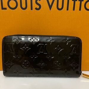 Louis Vuitton Black Patent Zippy Wallet